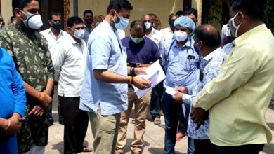 Photo of उद्योगमंत्री राजवर्धन सिंह दत्तीगाव का आज दसई प्राथमिक स्वास्थ्य केंद्र दसई का ओचक दोरा किया,एंबुलेंस व आक्सीजन सिलेंडर देने का आश्वासन दिया।